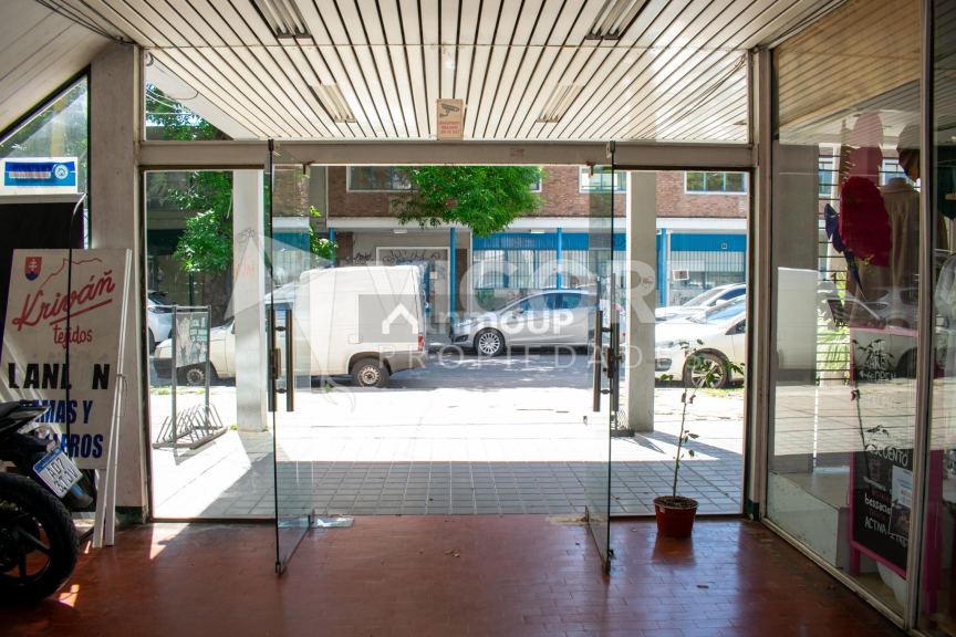 Local Comercial en Alquiler en Almirante Brown, G.B.A. Zona Sur