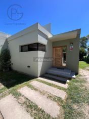 La Plata 458 e/ Camino Centenario y Calle 12c
