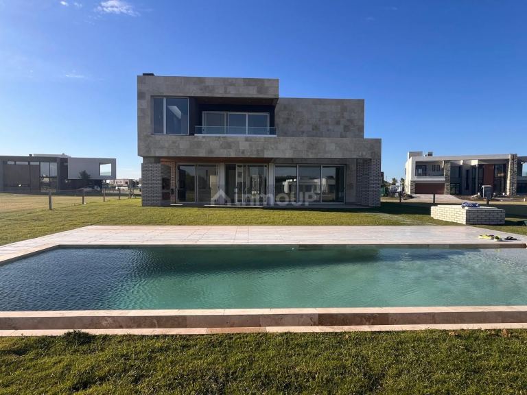 Casa en Venta en Ezeiza, G.B.A. Zona Sur