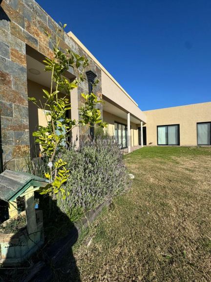 Casa en Venta en San Vicente, G.B.A. Zona Sur