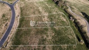 Pilar Lote sobre cancha de golf en El  Faeton - Pilara