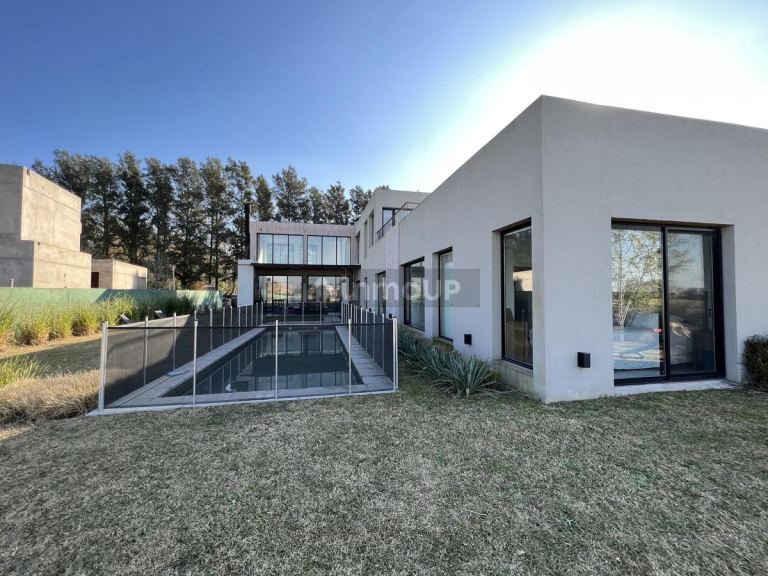 Casa en Venta en Pilar, G.B.A. Zona Norte