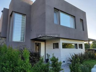 Pilar Casa en venta con renta 4 dormitorios en Ayres Plaza