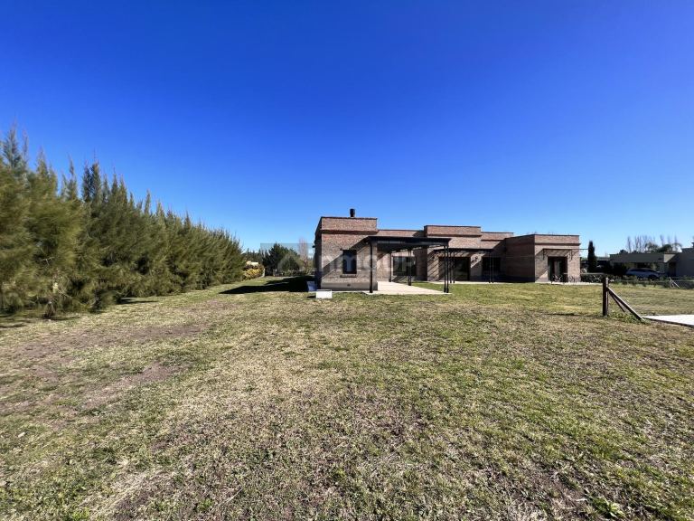 Casa en Venta en Exaltacion de la Cruz, G.B.A. Zona Norte