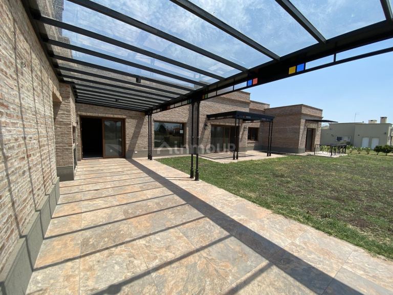 Casa en Venta en Exaltacion de la Cruz, G.B.A. Zona Norte