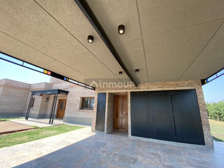 Casa en Venta en Exaltacion de la Cruz, G.B.A. Zona Norte