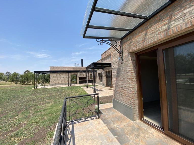 Casa en Venta en Exaltacion de la Cruz, G.B.A. Zona Norte