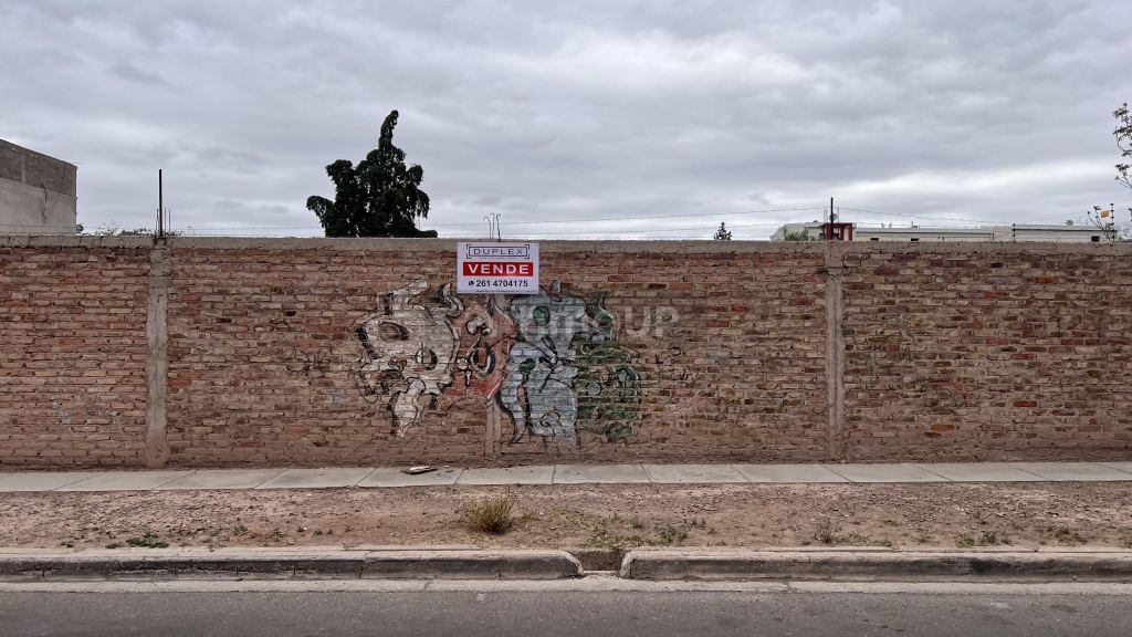 Guaymallen México (Almagro) 350 Adyacente a Las Cañas y Adolfo Calle.