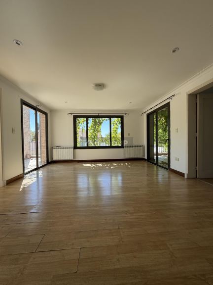 Casa en Venta en Guaymallen, Mendoza - USD 320.000 | Inmoup - 8