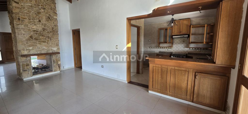 Casa en Venta en Guaymallen, Mendoza - USD 180.000 | Inmoup - 24