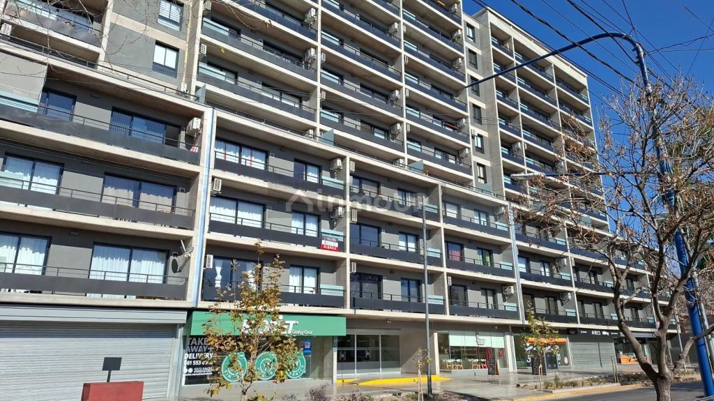 Cochera en Alquiler en Godoy Cruz, Mendoza