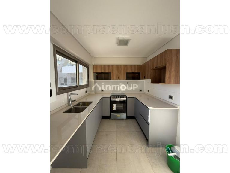 Capital Av Paula Albarracín de Sarmiento y Córdoba