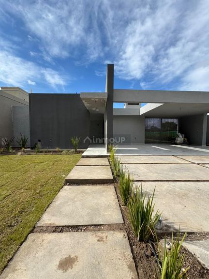 Chalet en Venta en Rivadavia, San Juan