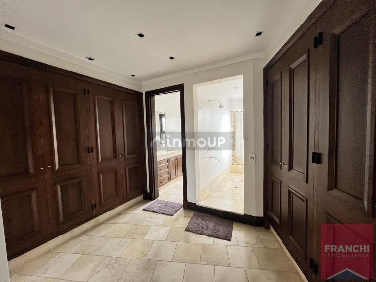 Casa en Venta en Lujan de Cuyo, Mendoza - USD 1.500.000 | Inmoup - 24