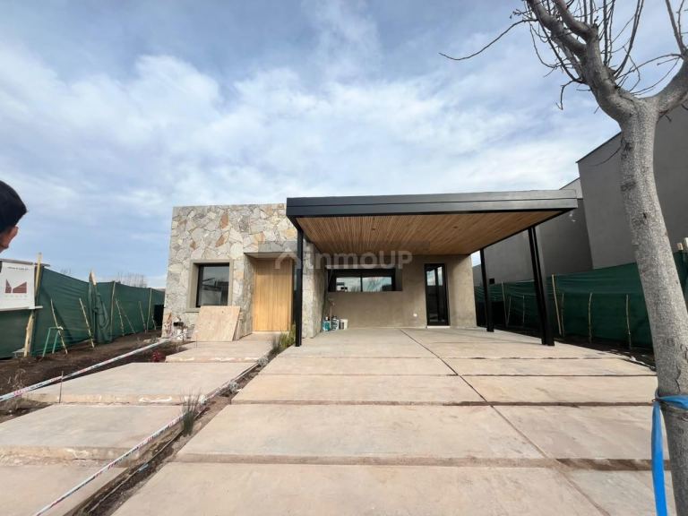 Casa en Venta en Lujan de Cuyo, Mendoza - USD 350.000 | Inmoup - 25
