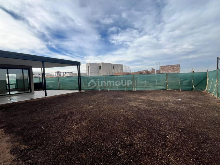 Casa en Venta en Lujan de Cuyo, Mendoza - USD 350.000 | Inmoup - 24