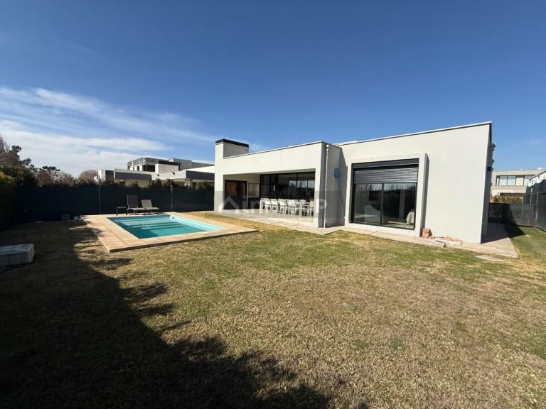 Casa en Venta en Lujan de Cuyo, Mendoza - USD 340.000 | Inmoup - 24