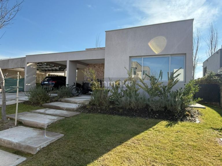 Lujan de Cuyo Barrio Rincon Viamonte B-7