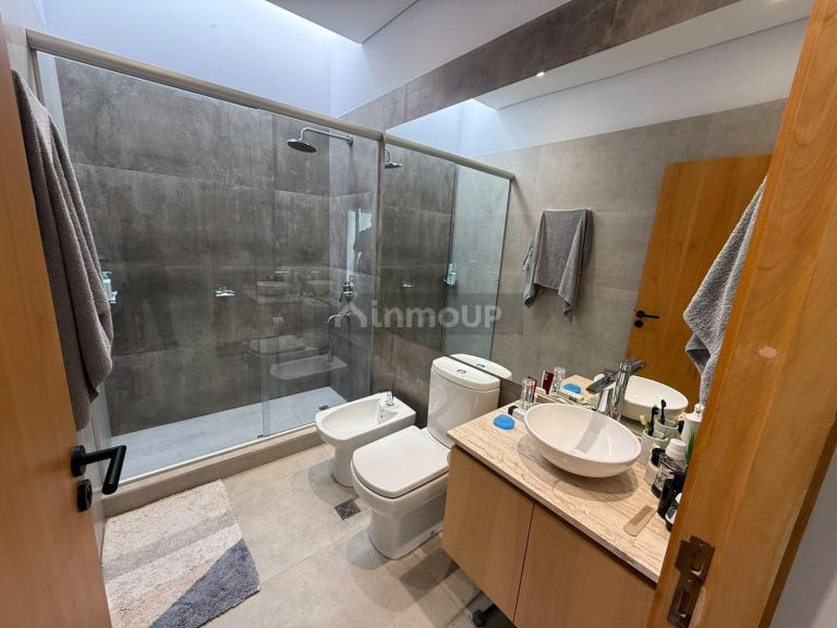 Casa en Venta en Lujan de Cuyo, Mendoza - USD 350.000 | Inmoup - 24