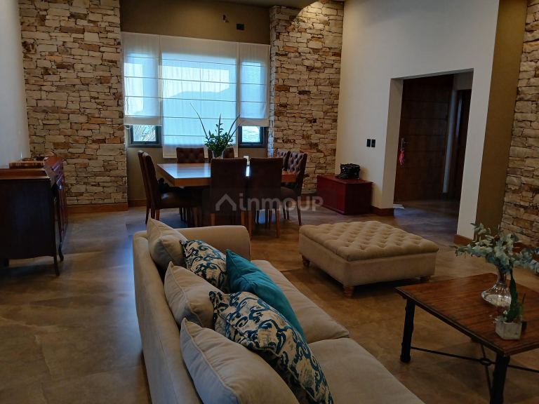Casa en Alquiler en Maipu, Mendoza