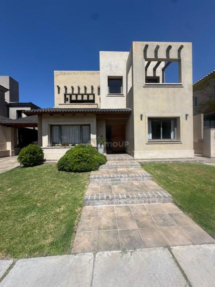 Casa en Alquiler en Godoy Cruz, Mendoza