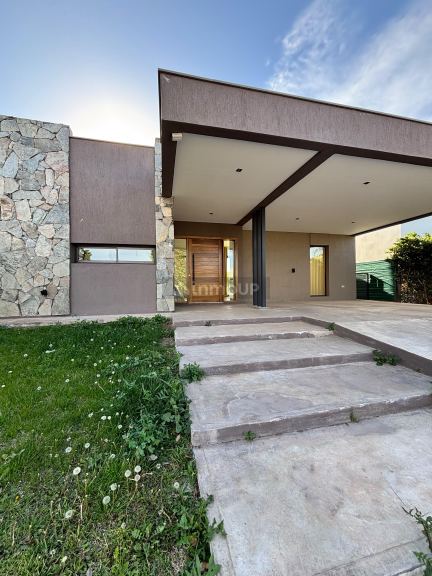 Guaymallen Las Cortaderas Country 2