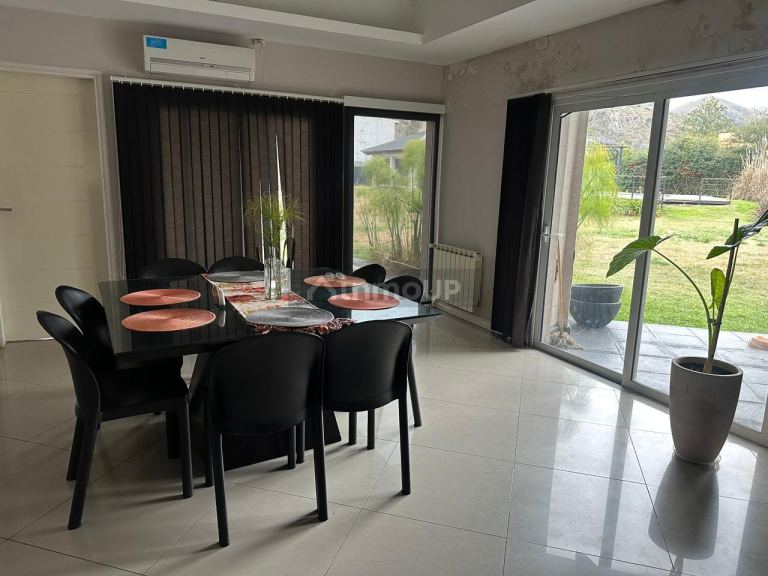 Casa en Venta en Juana Koslay, San Luis