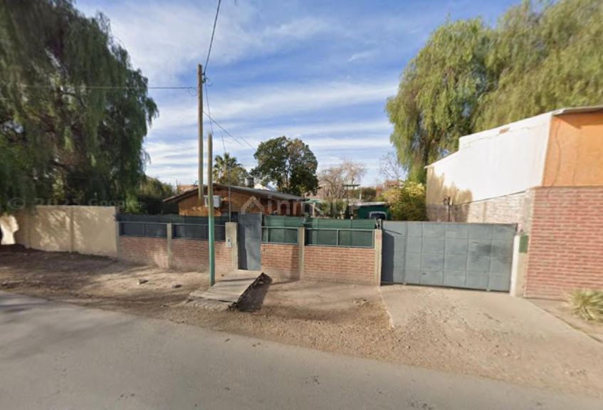 Rivadavia Dúplex en Consorcio Reconquista. Anexo al fondo Terreno con Casa en Curupaití 588(s)