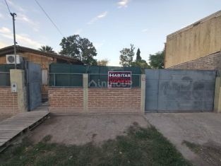 Rivadavia Dúplex en Consorcio Reconquista. Anexo al fondo Terreno con Casa en Curupaití 588(s)