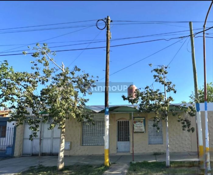 Rawson Casa + Local Comercial. Bº Marcó. Lemos 248(s), esquina Virgen de Loreto.