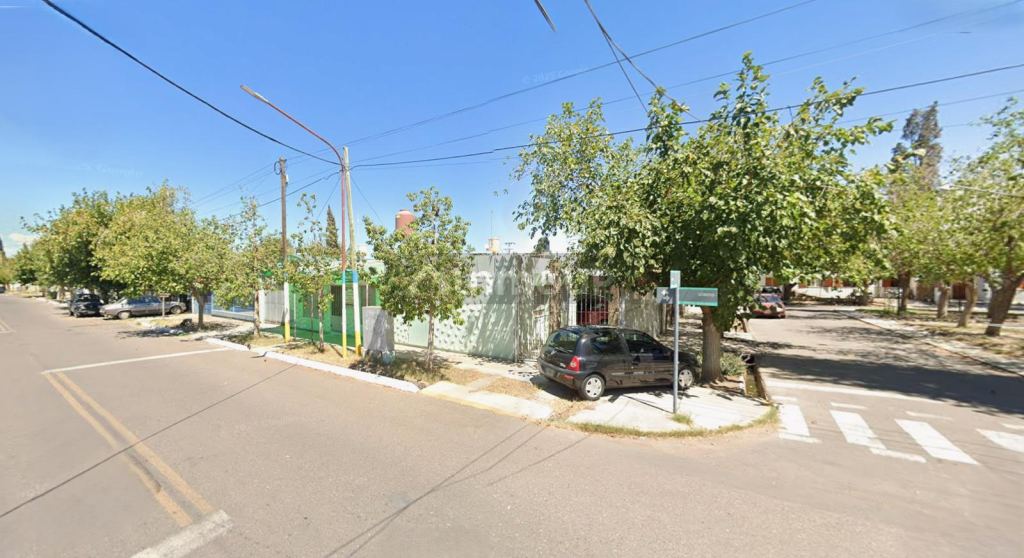 Rawson Casa + Local Comercial. Bº Marcó. Lemos 248(s), esquina Virgen de Loreto.