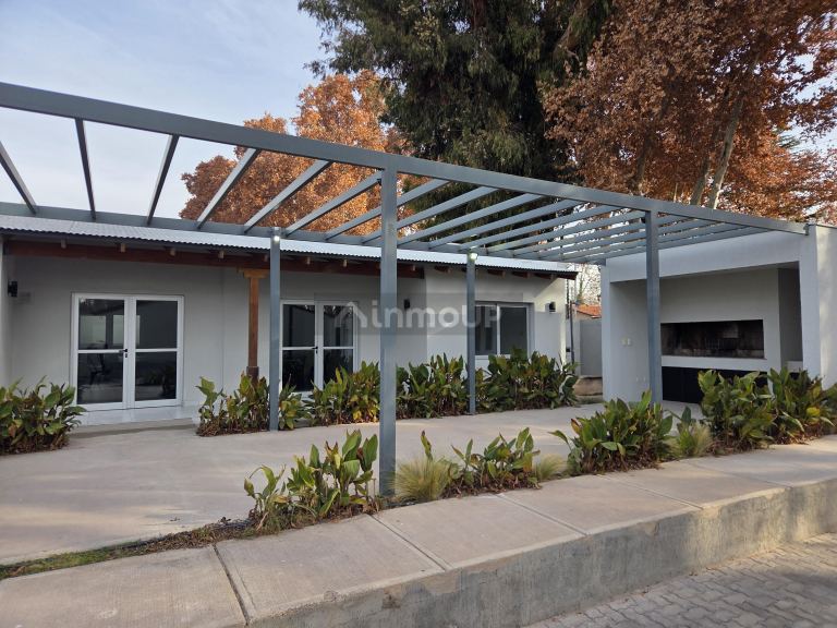 Casa en Venta en Lujan de Cuyo, Mendoza - USD 298.000 | Inmoup - 24
