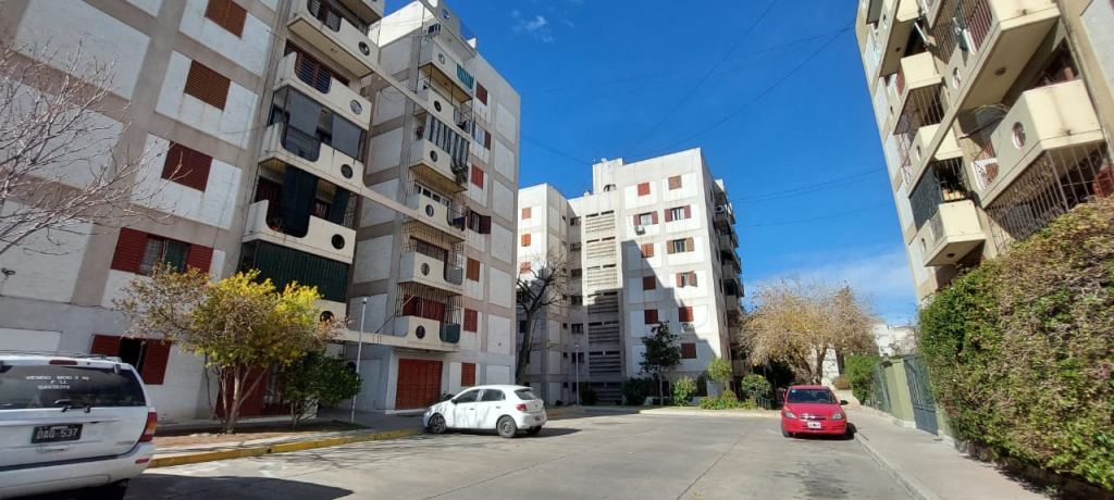 Chile 2.535, piso 2, departamento 4