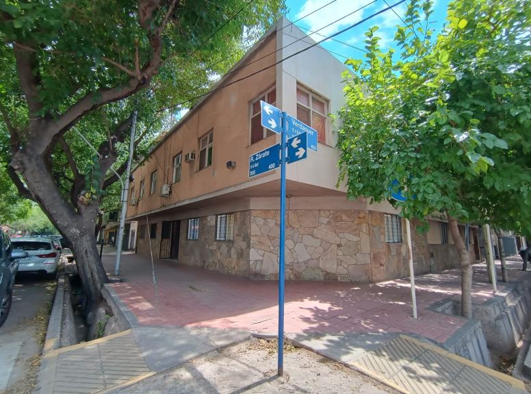 Verdaguer 400 esquina Zarate 