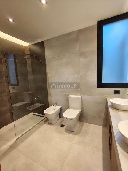 Casa en Venta en Guaymallen, Mendoza - USD 450.000 | Inmoup - 24