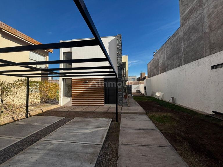 Casa en Venta en Guaymallen, Mendoza