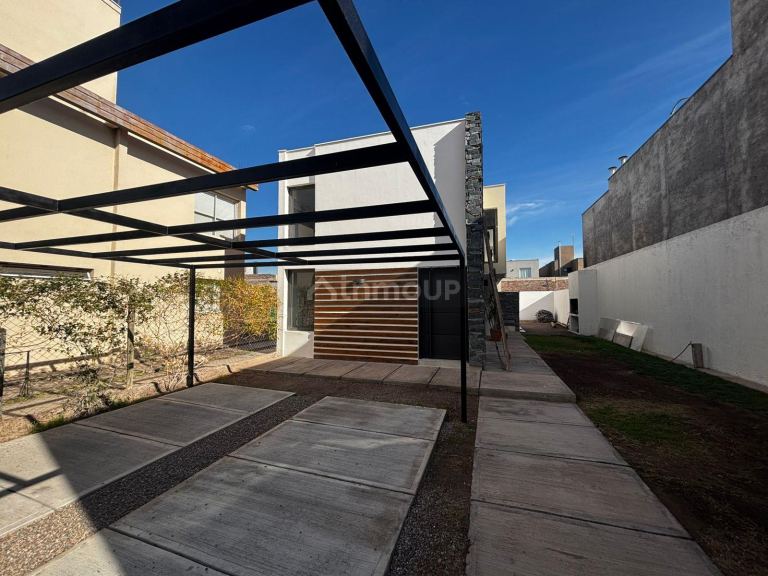 Casa en Venta en Guaymallen, Mendoza