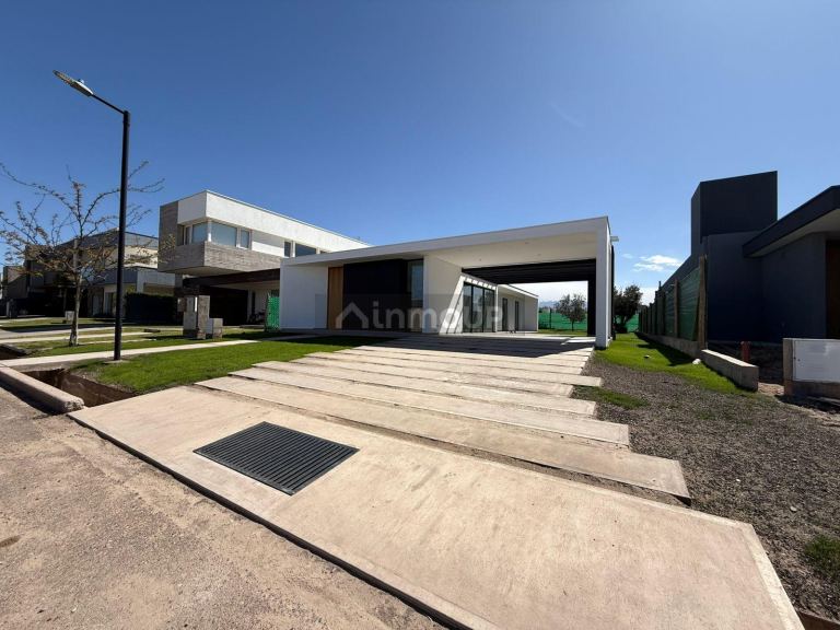 Casa en Venta en Maipu, Mendoza