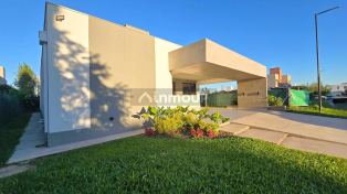Yerba Buena Casa  en venta en Barrio Privado Alto Verde 3