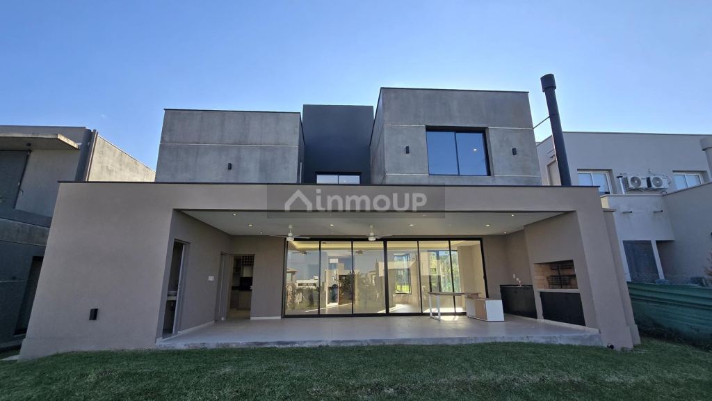 Yerba Buena Casa  en venta en Barrio Privado Alto Verde 3