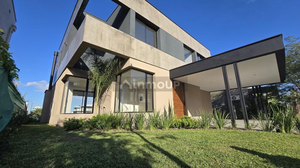 Yerba Buena Casa  en venta en Barrio Privado Alto Verde 3