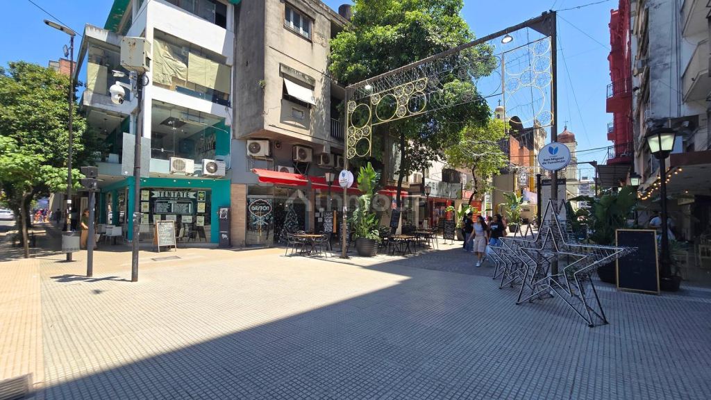 S.M. de Tucumán Congreso primera cuadra