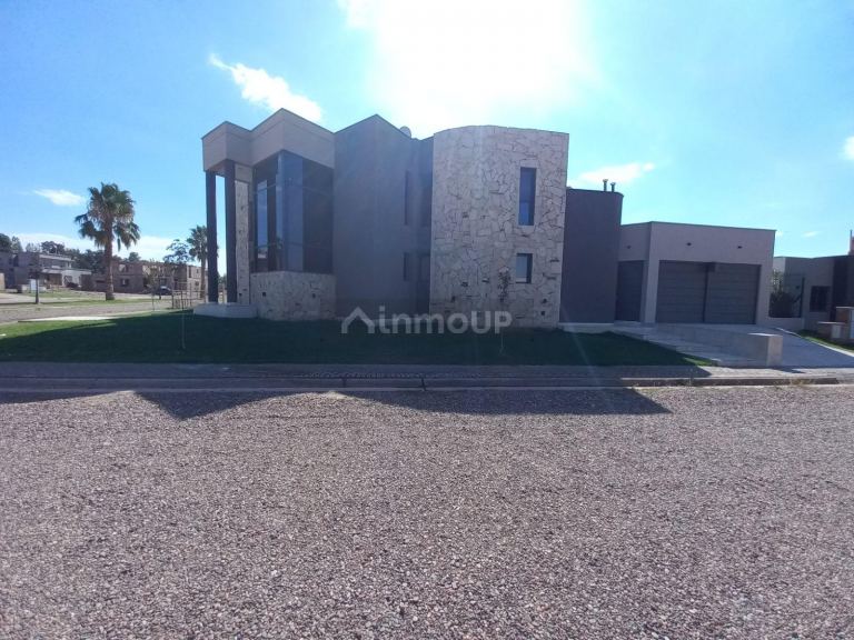 Casa en Alquiler en Maipu, Mendoza
