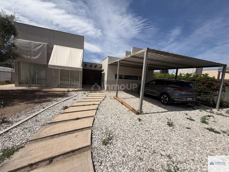 Lujan de Cuyo Barrio Villa Atilia-Luján de Cuyo.
