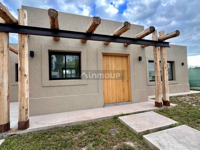 Lujan de Cuyo APTA CREDITO. 3 DORM + AMPLIO LIVING LOTE CENTRAL