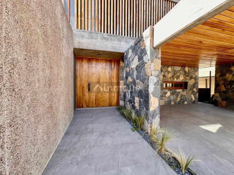 Lujan de Cuyo 4 Dorm + Escritorio + Piscina + 4 Baños