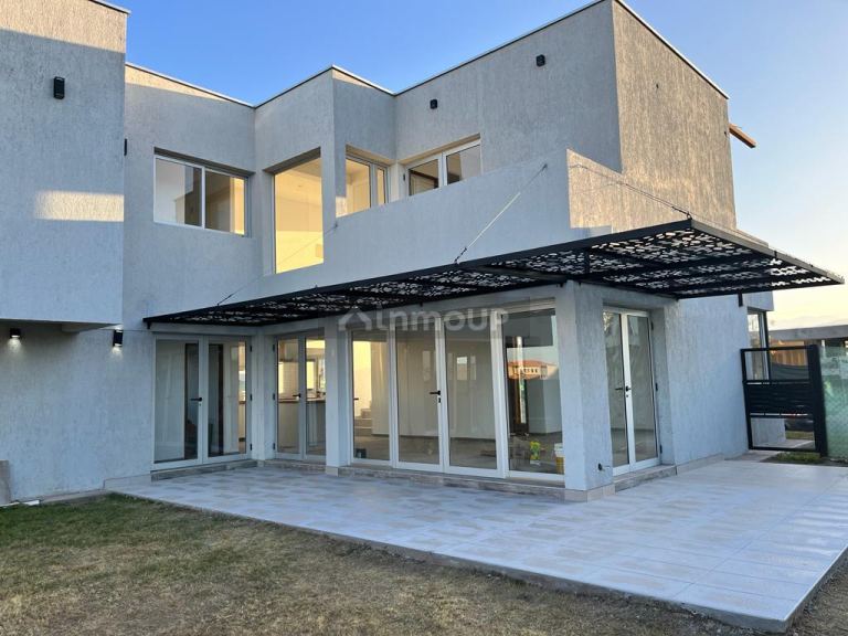 Casa en Alquiler en Maipu, Mendoza