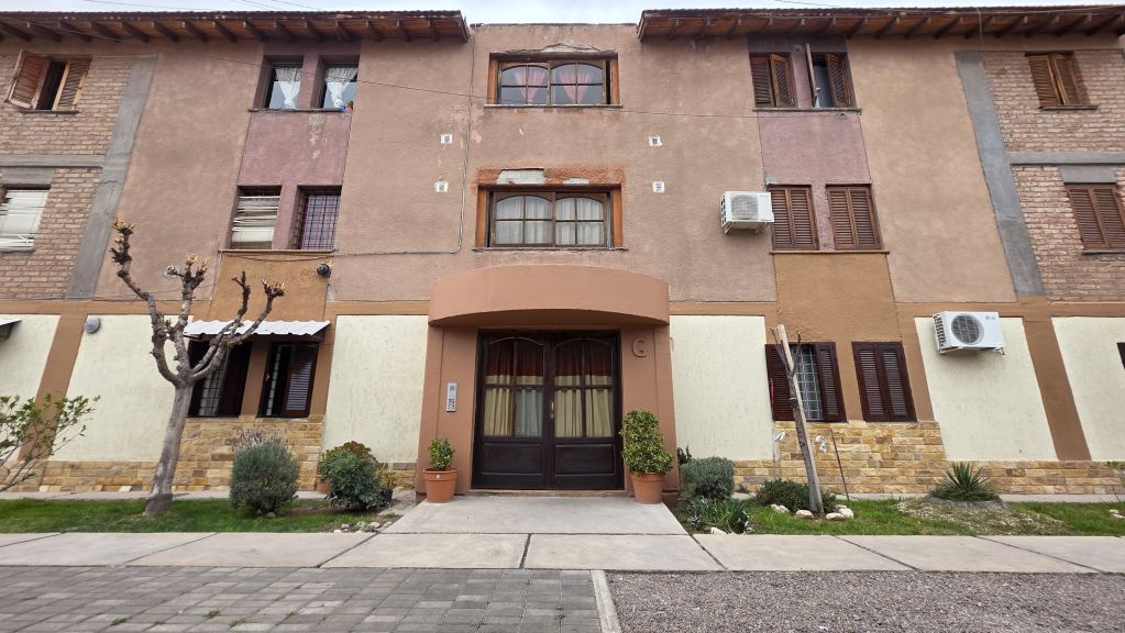 Capetillo 351, B° Los Viñedos, Monoblock G, 1° Piso, Departamento N° 2